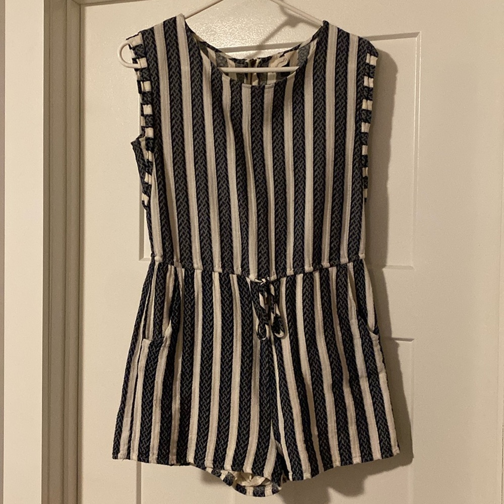 Universal Thread Romper, Medium